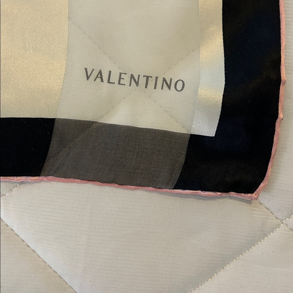 Vintage Valentino Scarf - Picture 13 of 13